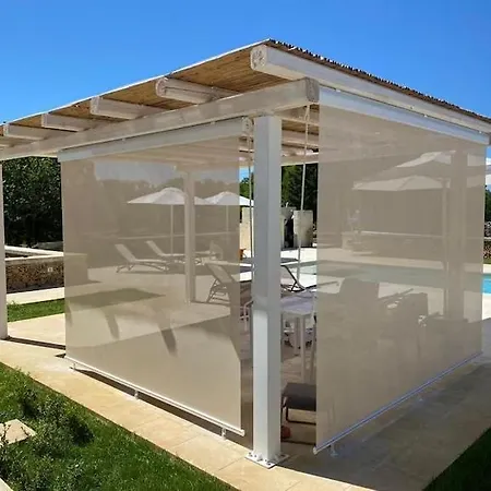 Villa Malepe Con Piscina *