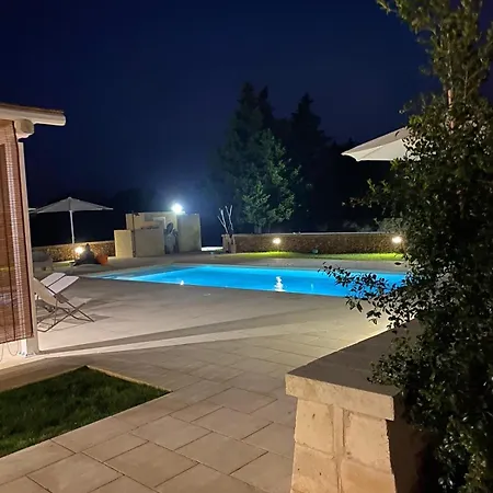 Villa Malepe Con Piscina *